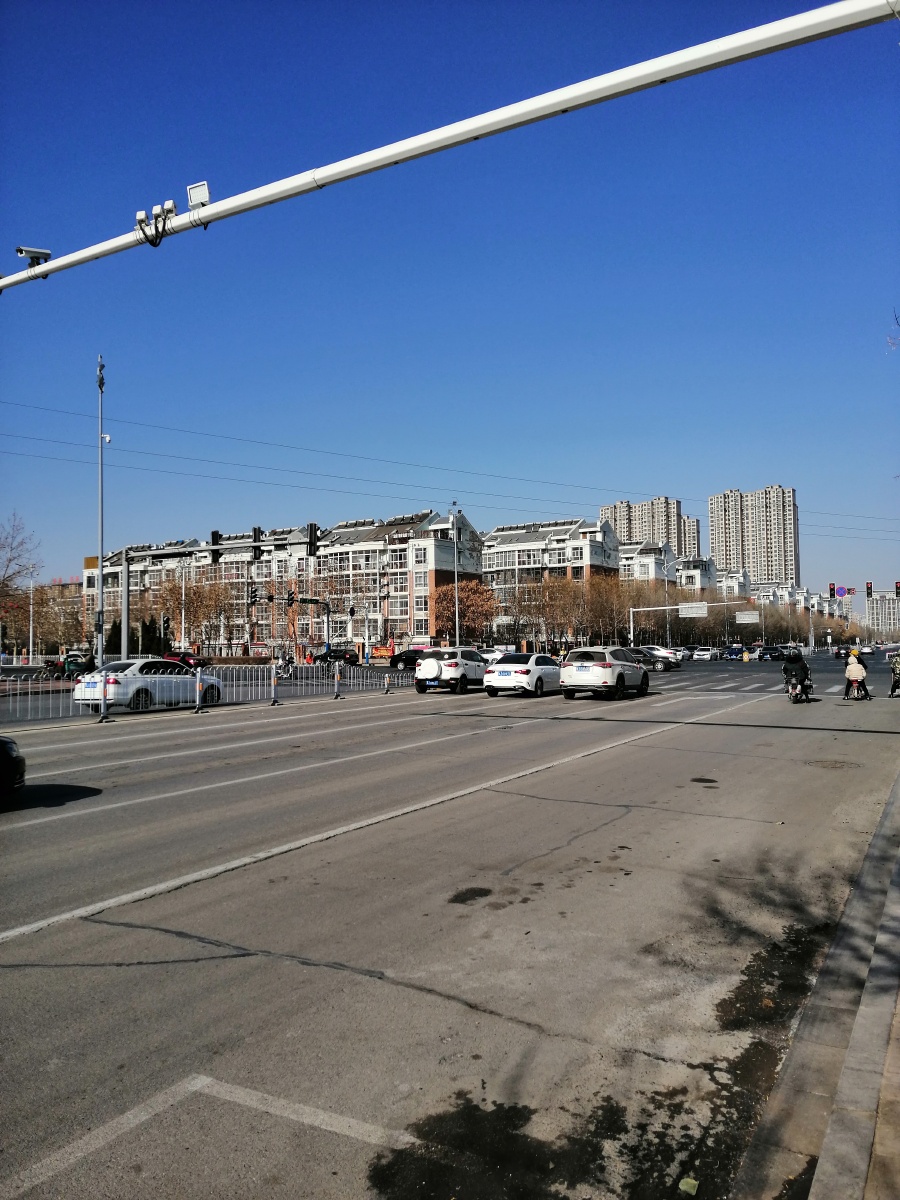 领略一下一座北方城市里面的城市街道风光吧