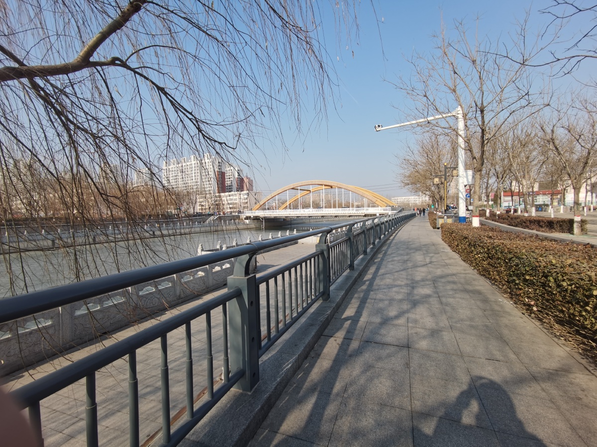 京杭大运河沧州市段的一座彩虹桥