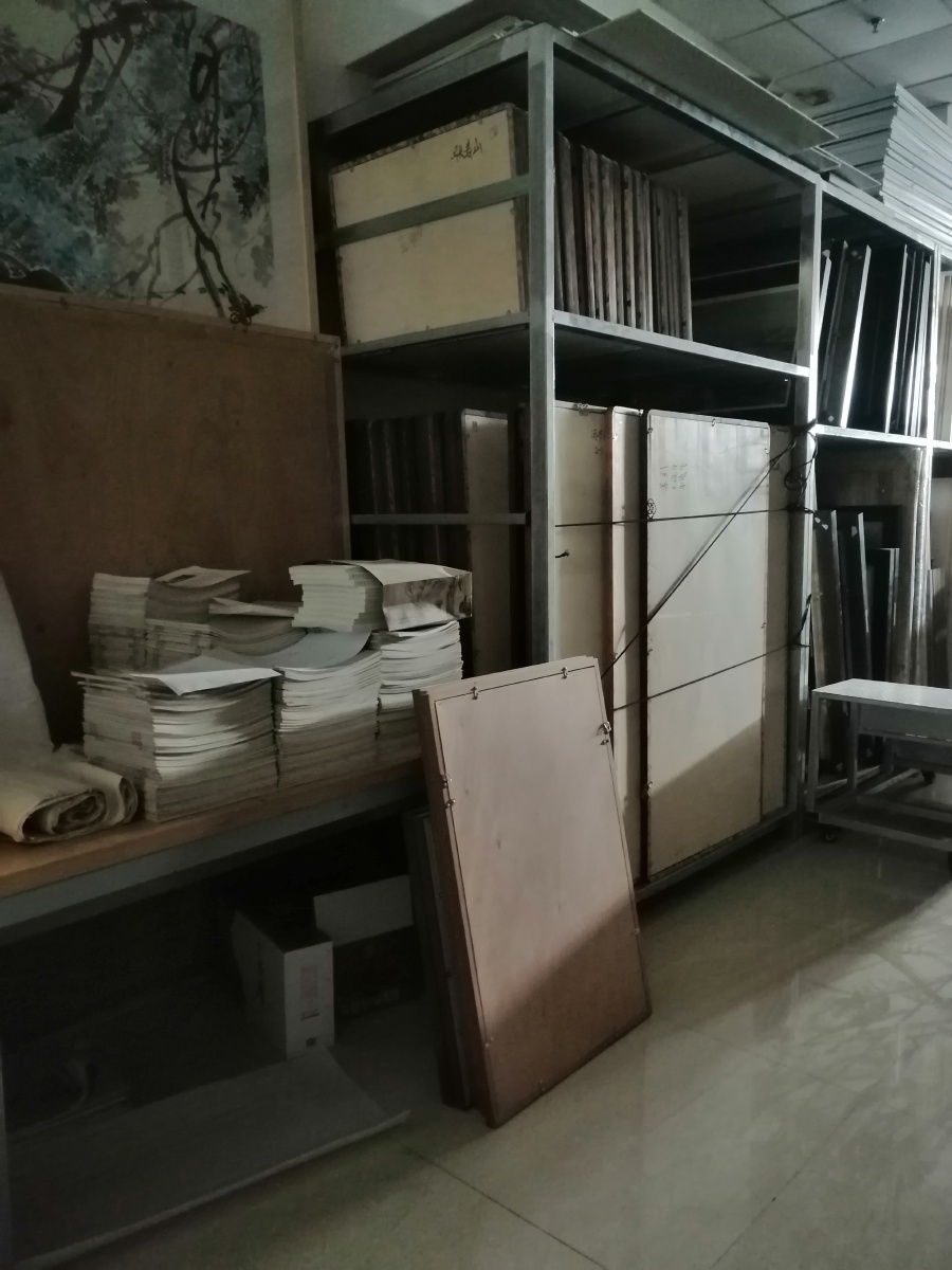 一个地下室仓库