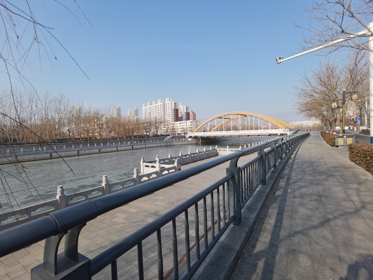 京杭大运河沧州市段的一座彩虹桥