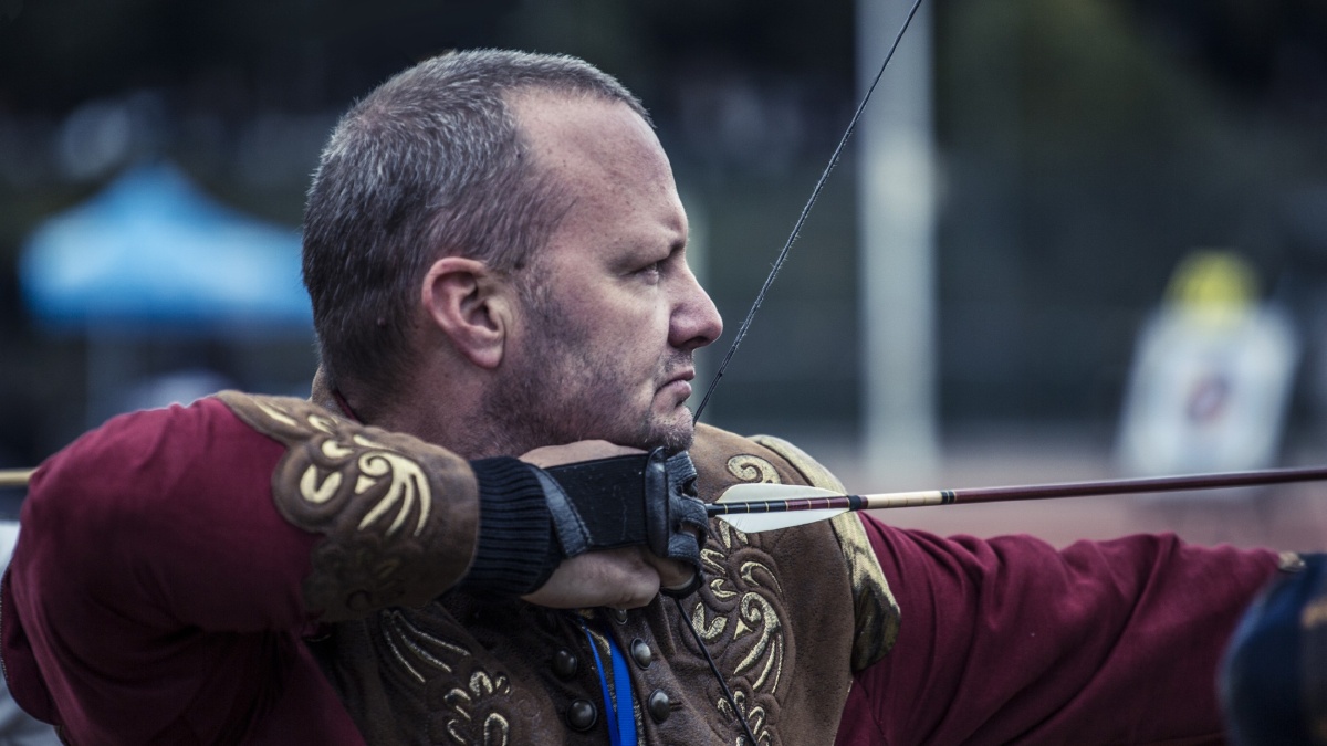 会挽雕弓如满月