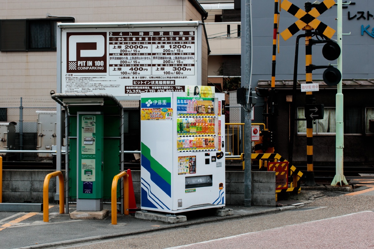日本- 街头自动售货机