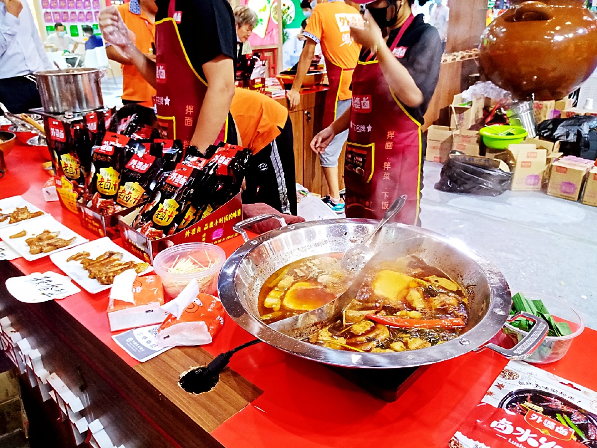 展览季节的广州会展中心美食精品的点点五