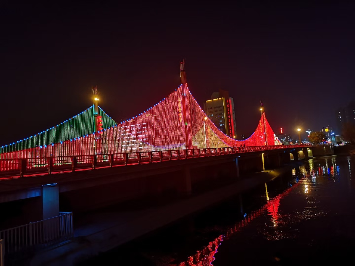 库尔勒夜景孔雀河畔