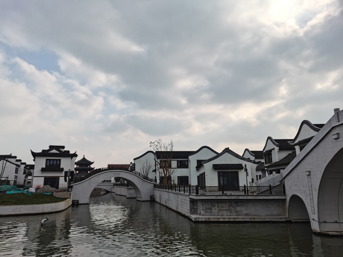 梅里古镇 位于 无锡 新区梅村镇,是吴文化的发祥地,被誉为" 江南 第一