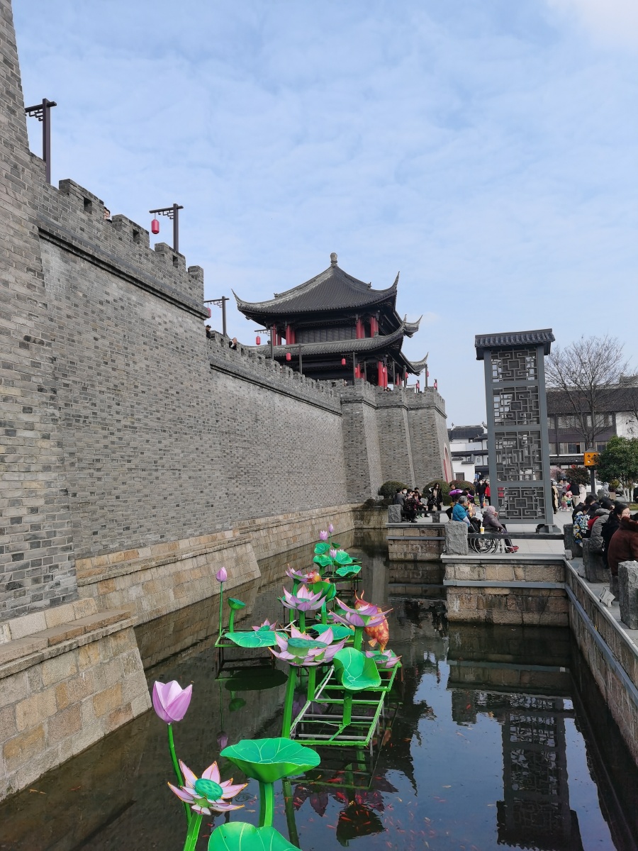 梅里古镇 位于 无锡 新区梅村镇,是吴文化的发祥地,被誉为" 江南 第一