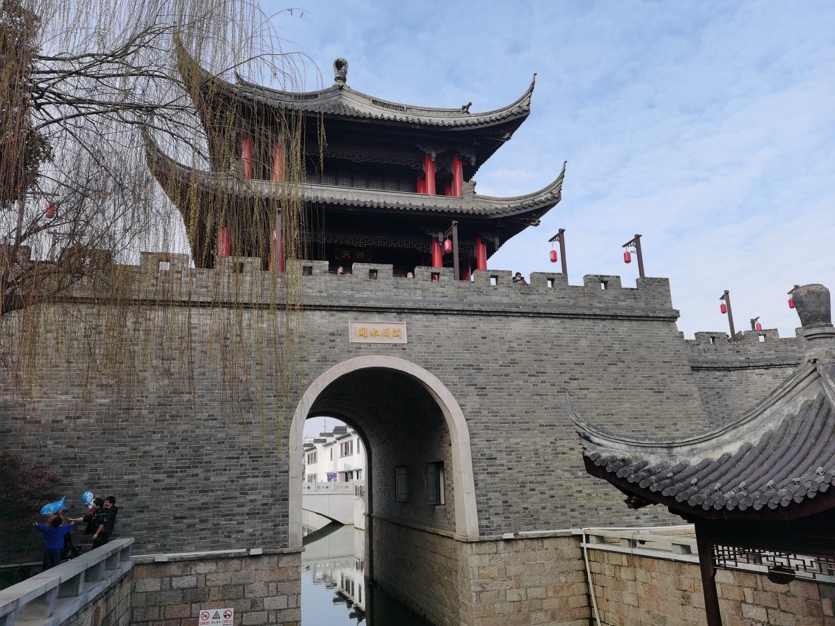 梅里古镇 位于 无锡 新区梅村镇,是吴文化的发祥地,被誉为" 江南 第一