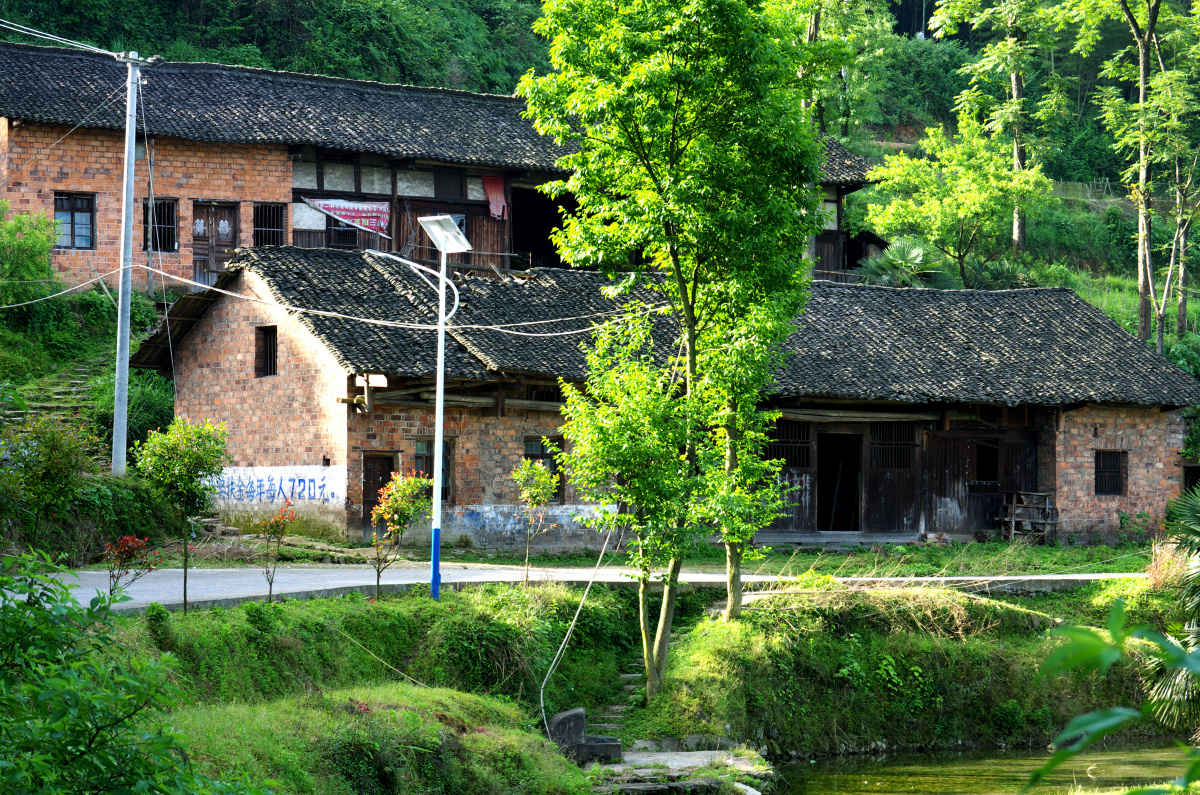 渐行渐远的农村民居