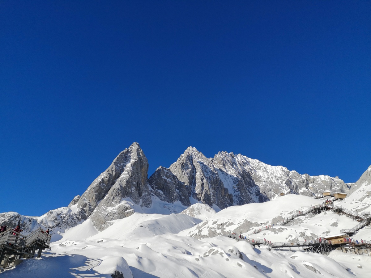 苍山洱海美丽的玉龙雪山云海
