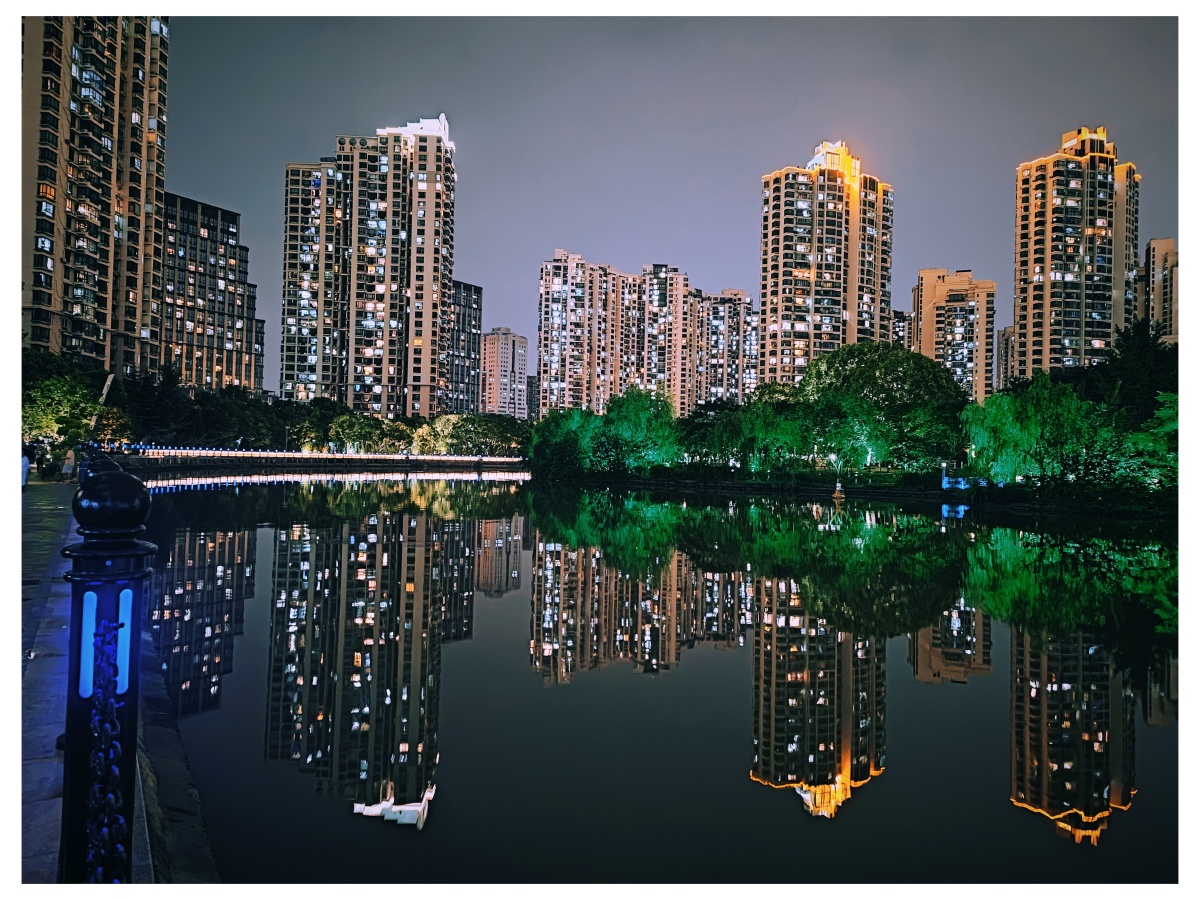 梦清园中远两湾城夜景苏州河