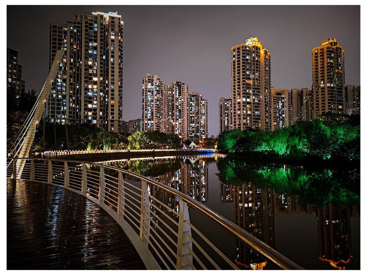 梦清园中远两湾城夜景苏州河