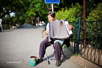 风烛残年里的寂寞之歌