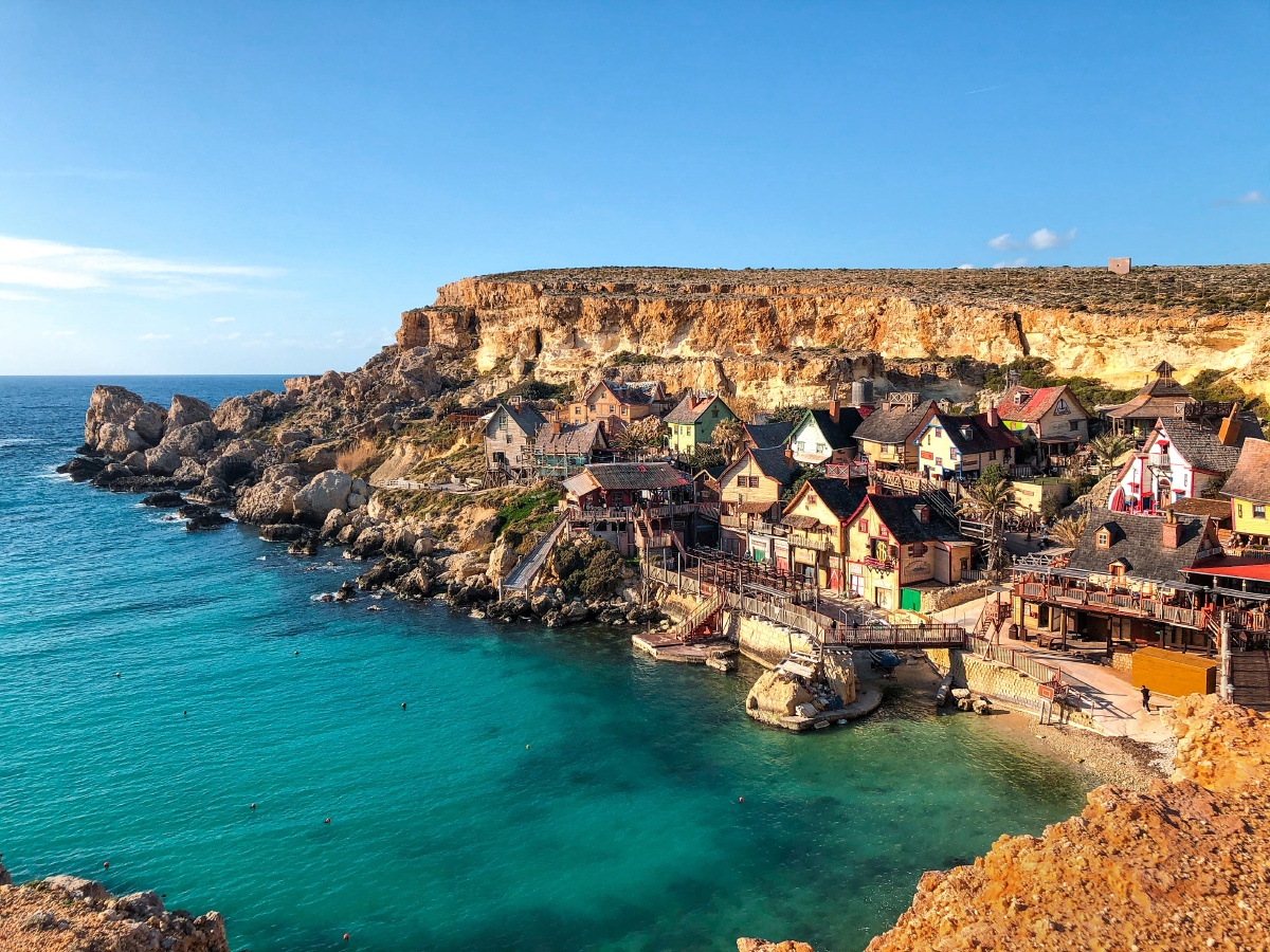 马耳他梅利哈村童话世界般的小村镇观光旅游景点定时演木偶剧等表演