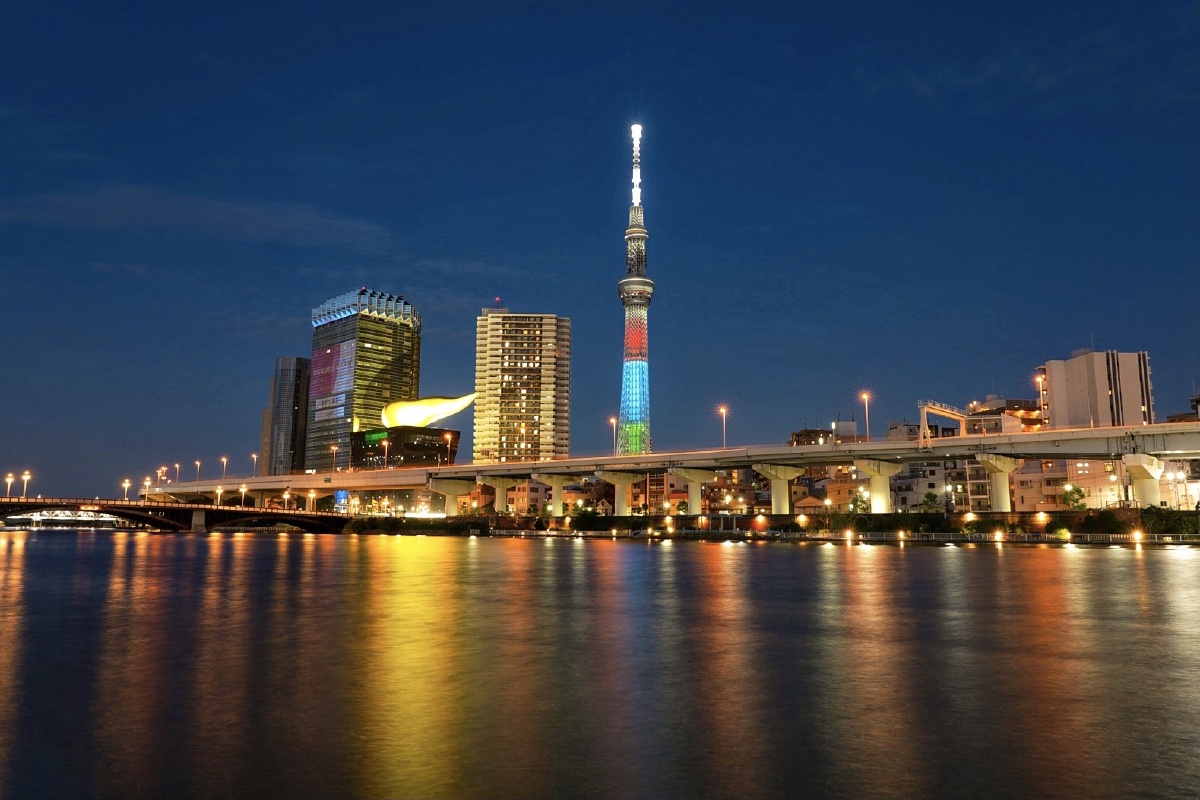晴空塔夜景塔的灯色和残疾人奥运会会徽的颜色一样