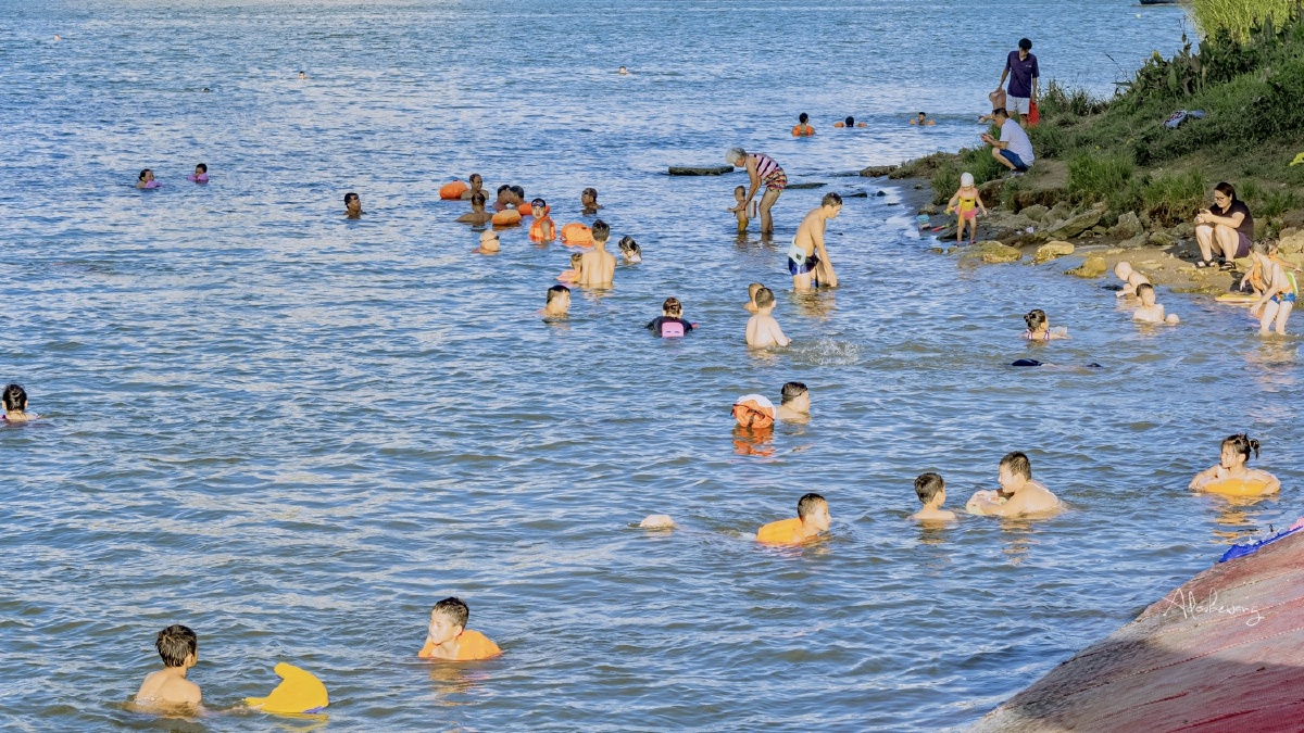 去邕江游泳