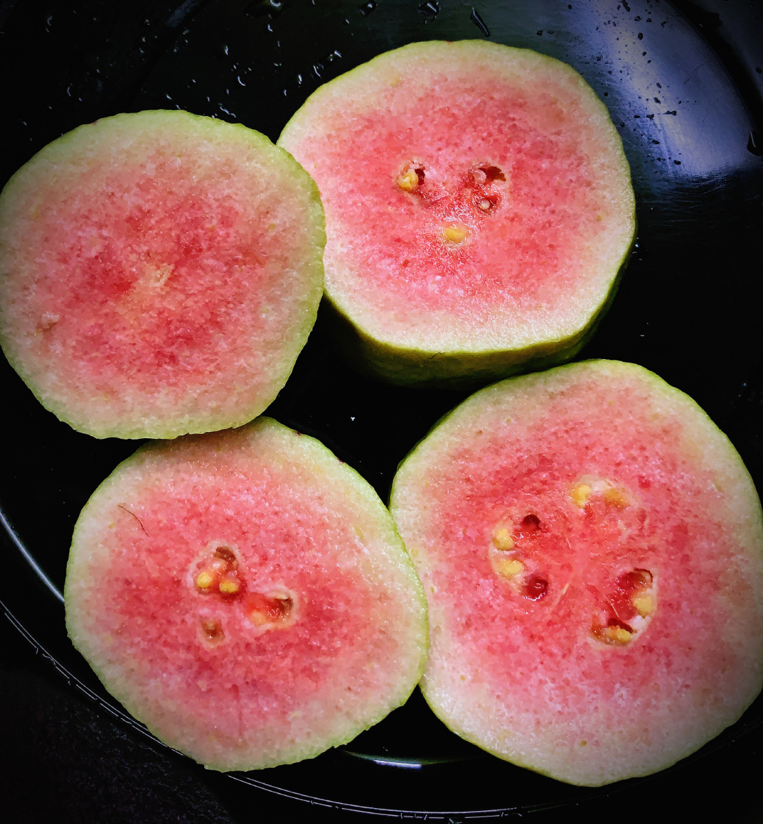 红心芭乐,诱人的粉红色 - 卖水果的小麦 - 图虫