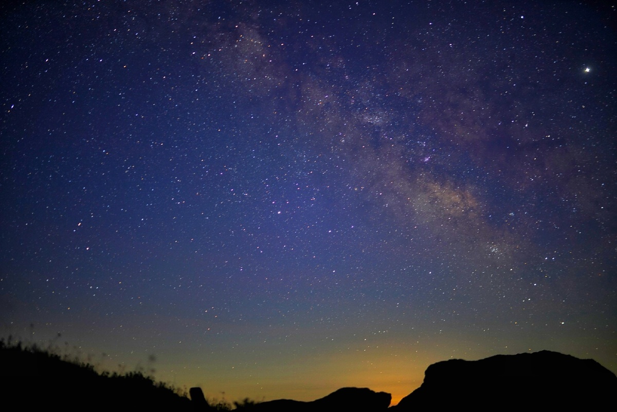 璀璨银河,星空闪耀,拍摄于河北茶山
