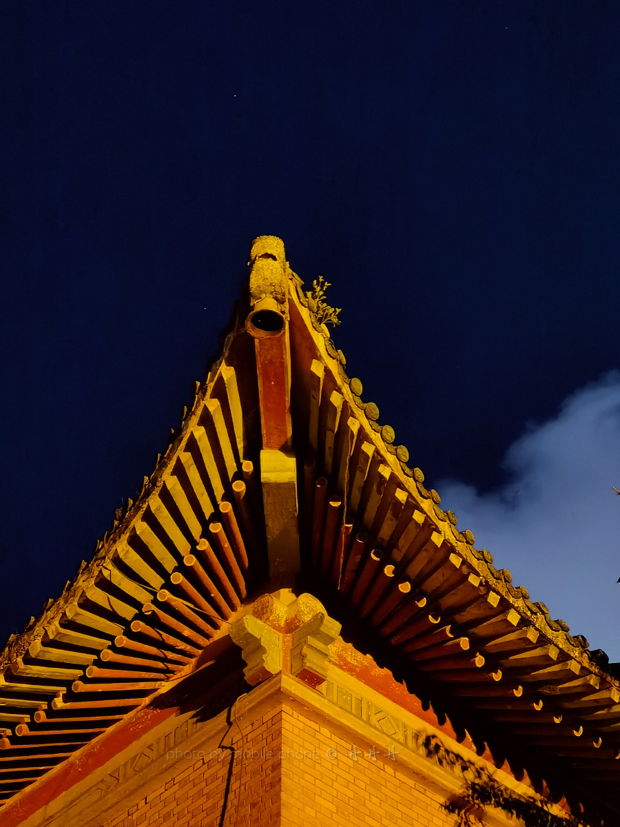 培正古建筑一角,夏日炎炎夜色清.