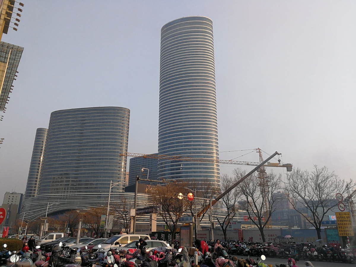 极致光影变革中的徐州市中心广场后面是建设中的徐州第一高楼以前随手