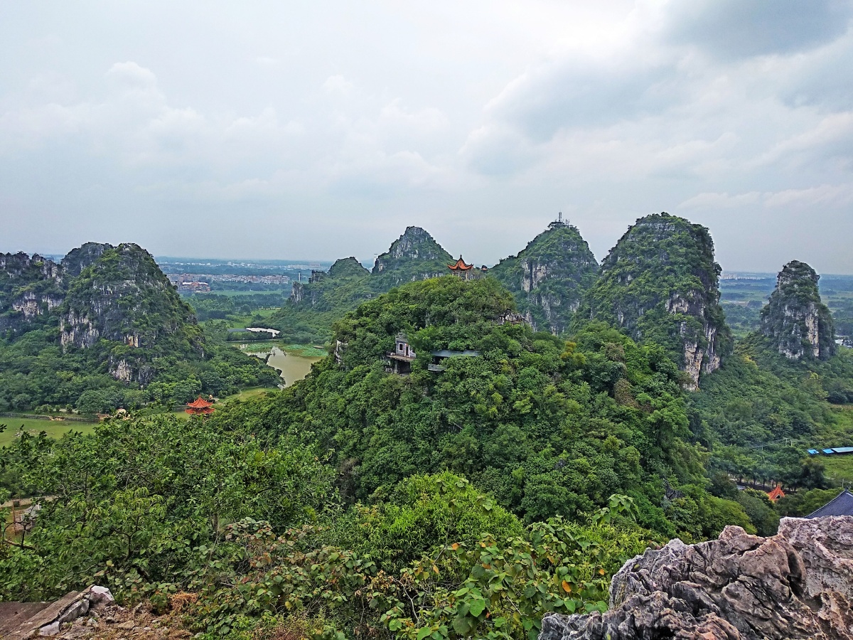 贵港南山寺后山顶眺望