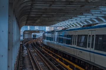 22585