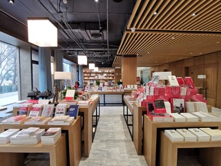 等