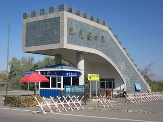 895650