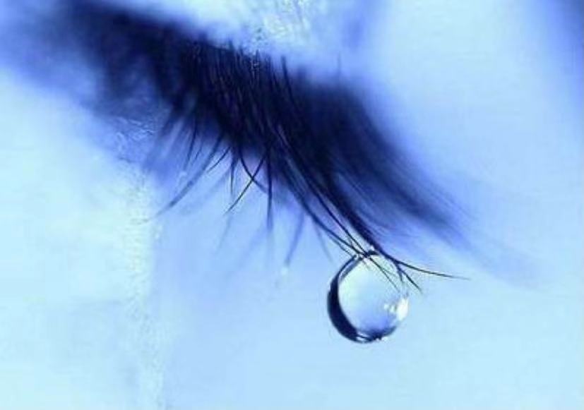 睫毛上的泪珠