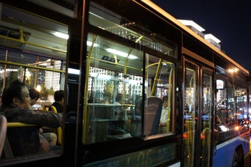 电车 夜