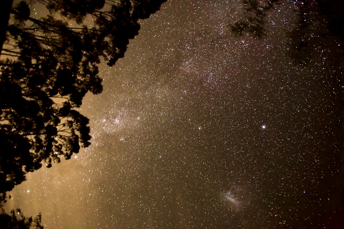 墨尔本郊外的点点星光凑成银河
