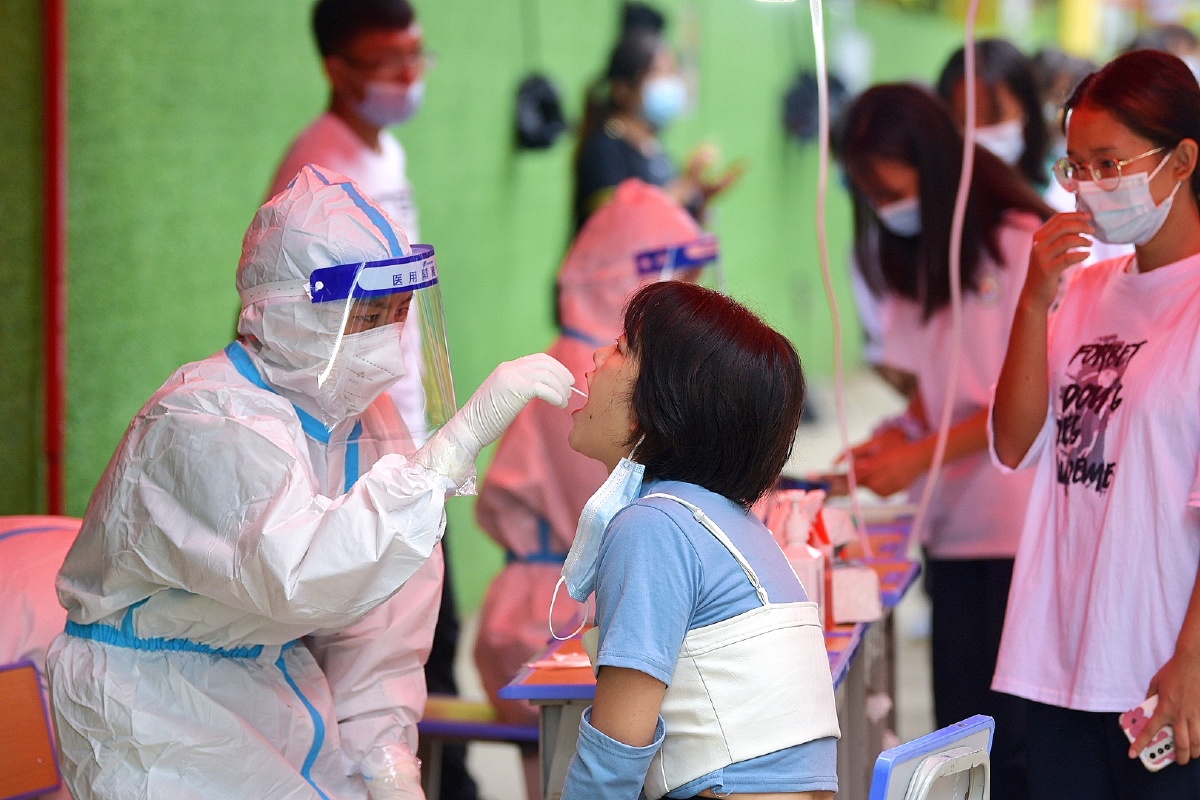 疫情下的中国医生我们健康生活保驾护航