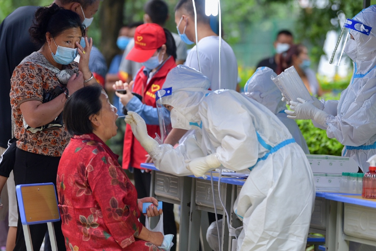 疫情下的中国医生我们健康生活保驾护航