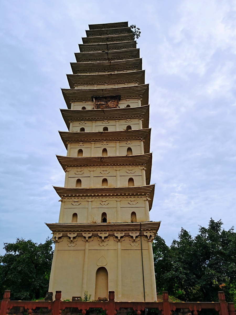四川最古老的佛塔瑞光塔
