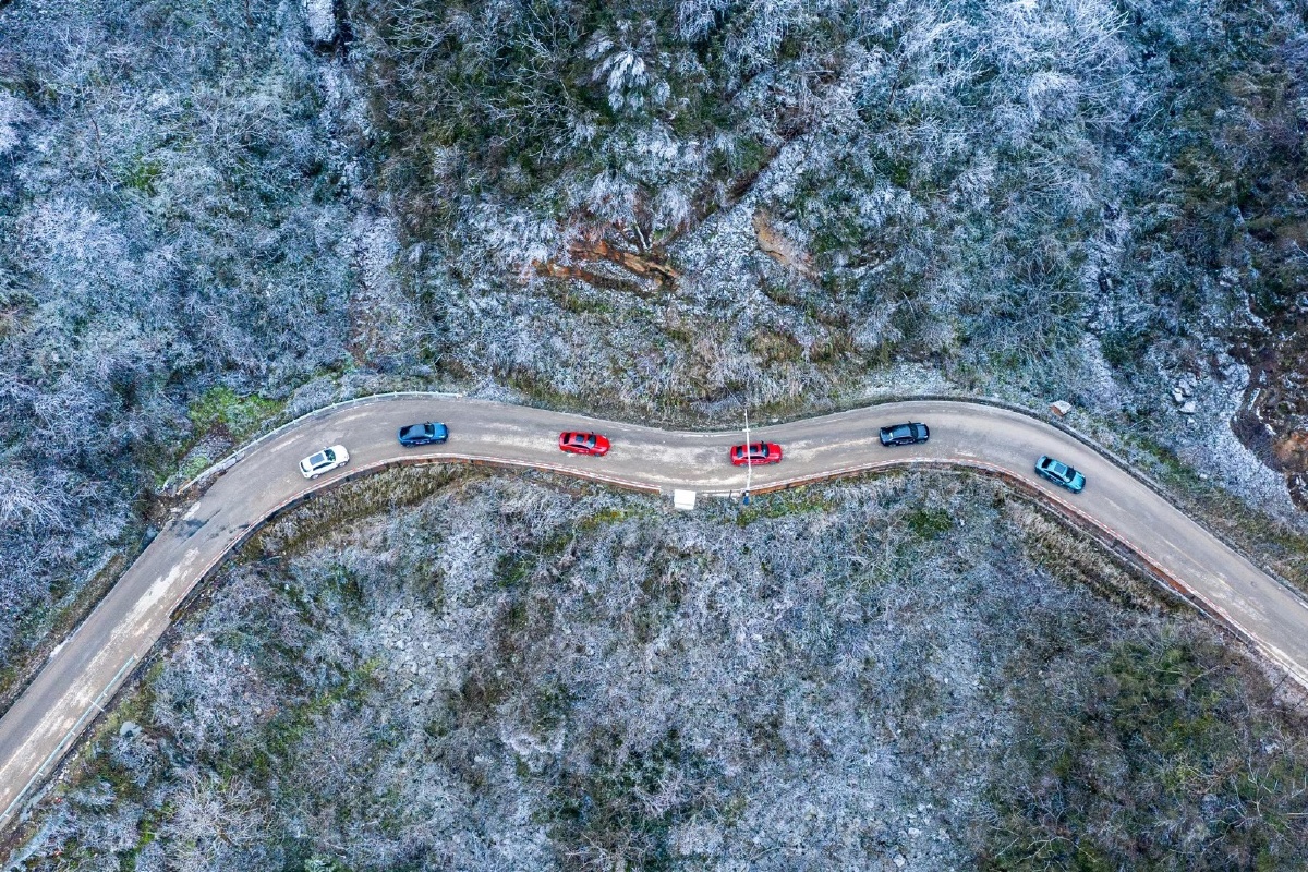 航拍汽车试驾发布会