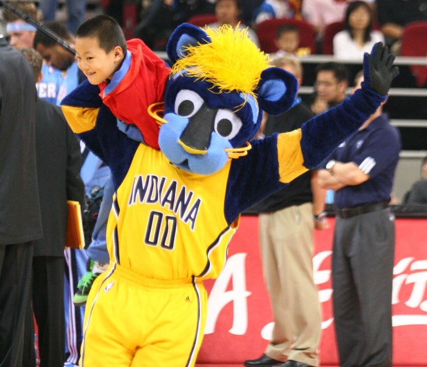 2009NBA北京赛-2<br />
印第安纳步行者队的吉祥物