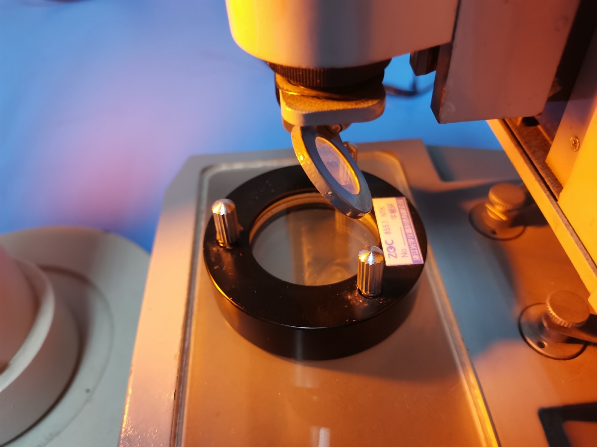 钠光灯下的牛顿环