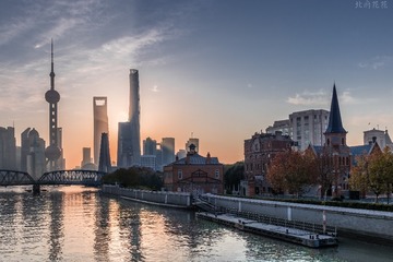 611235