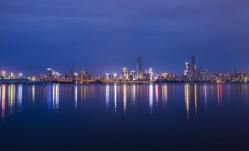 1105943