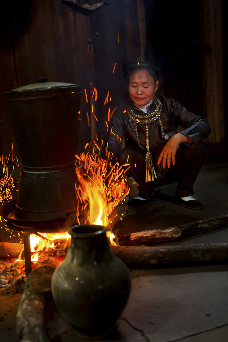 《煨酒香飘月亮山》雷韫良