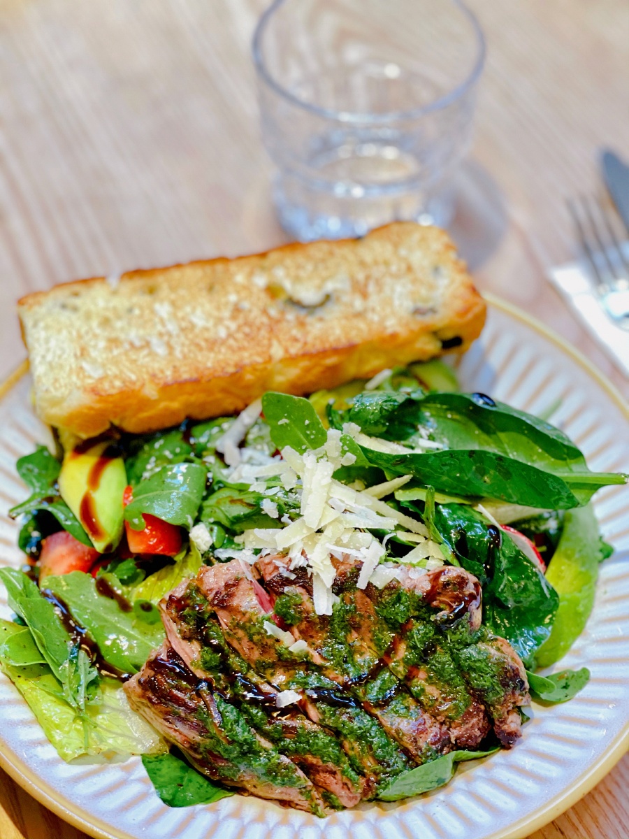 gaga|读出来就要被逗乐的火爆轻食 在装潢的时候就有注意到,新开业