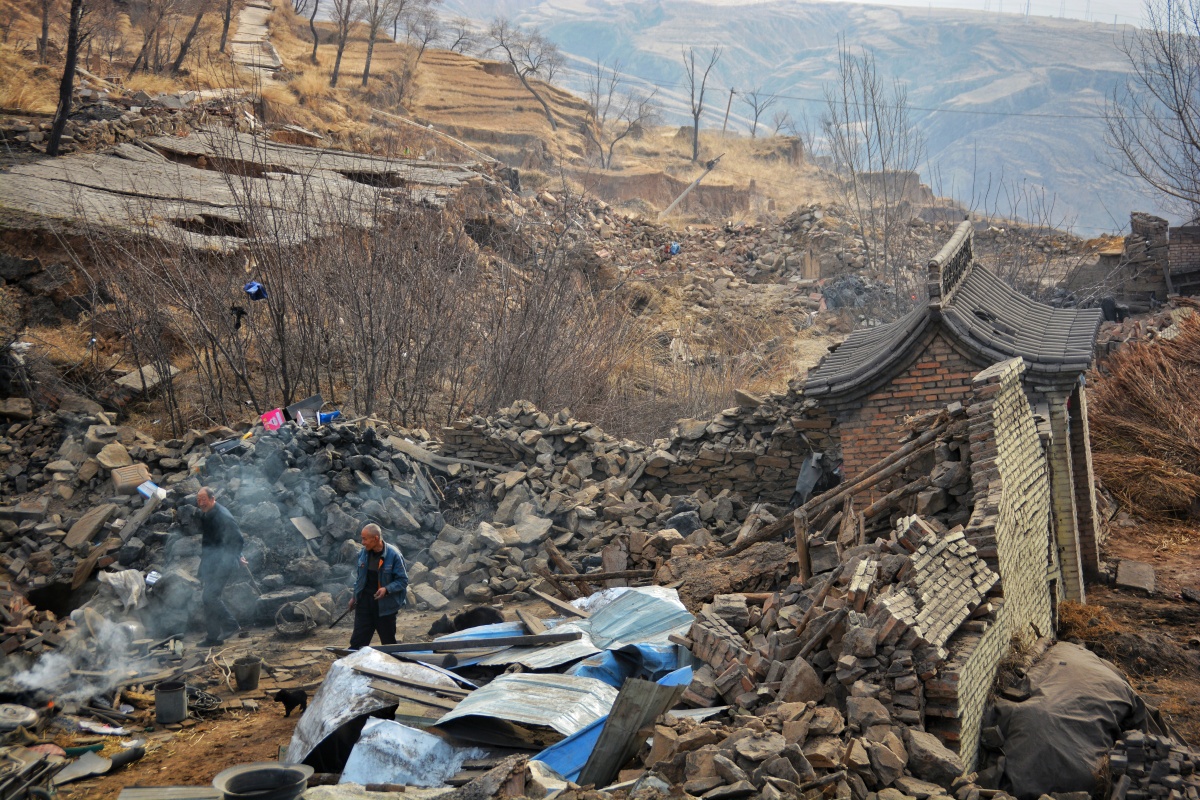 山西朔州煤矿矿区塌方踩空区