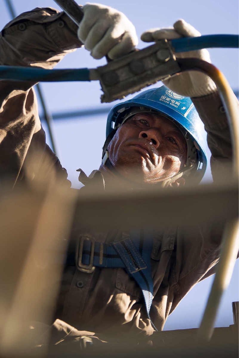 电力工人保清凉