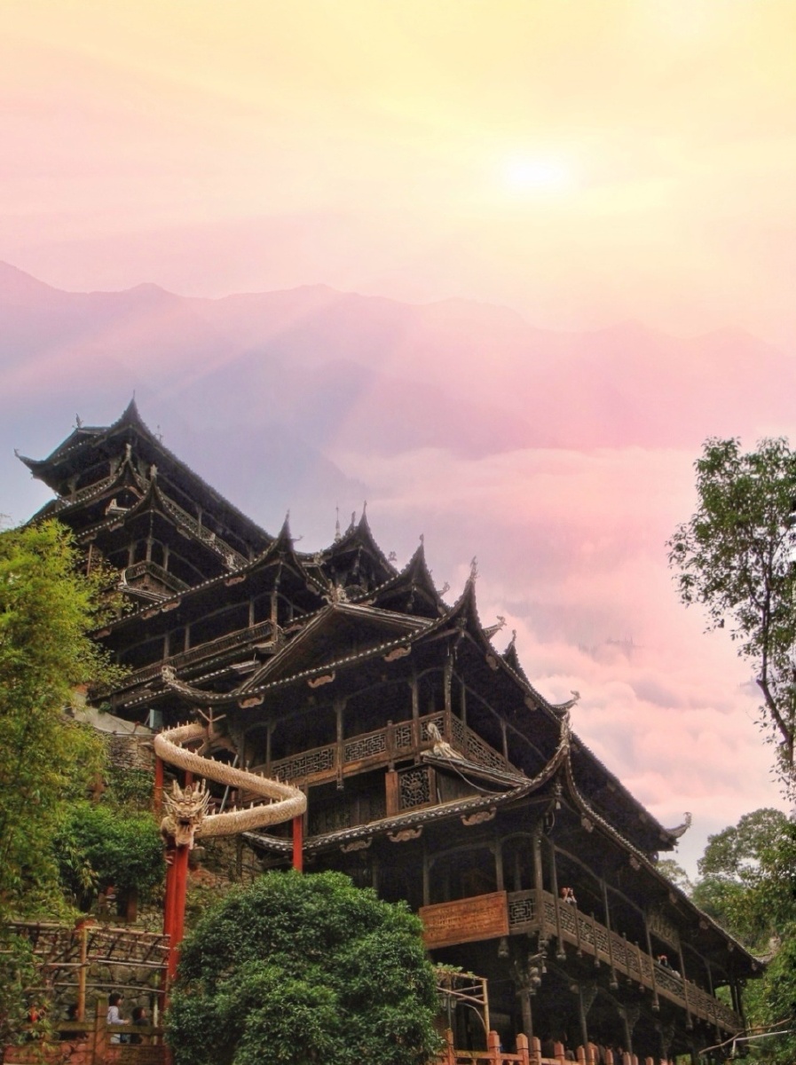 张家界土家风情园拍的时候天空灰白我使用了图虫滤镜以体现民族及地域