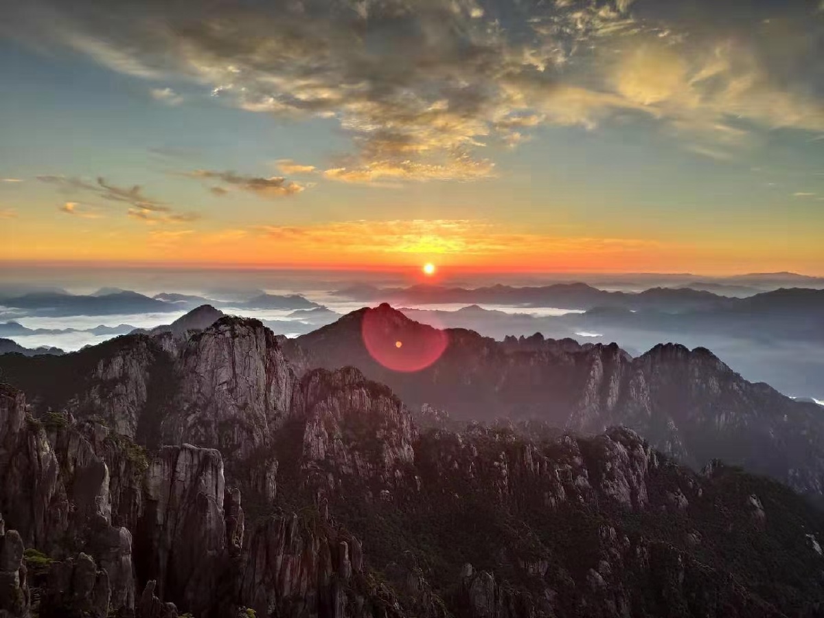 黄山光明顶日出