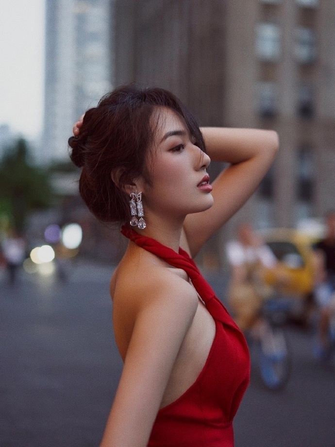 露背少妇妩媚性感人体诱惑 - 我爱拍片 - 图虫