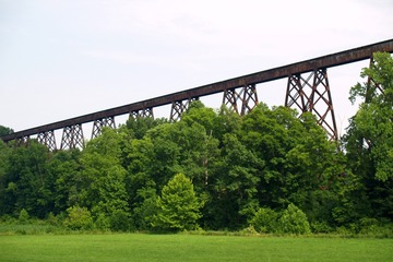 718245