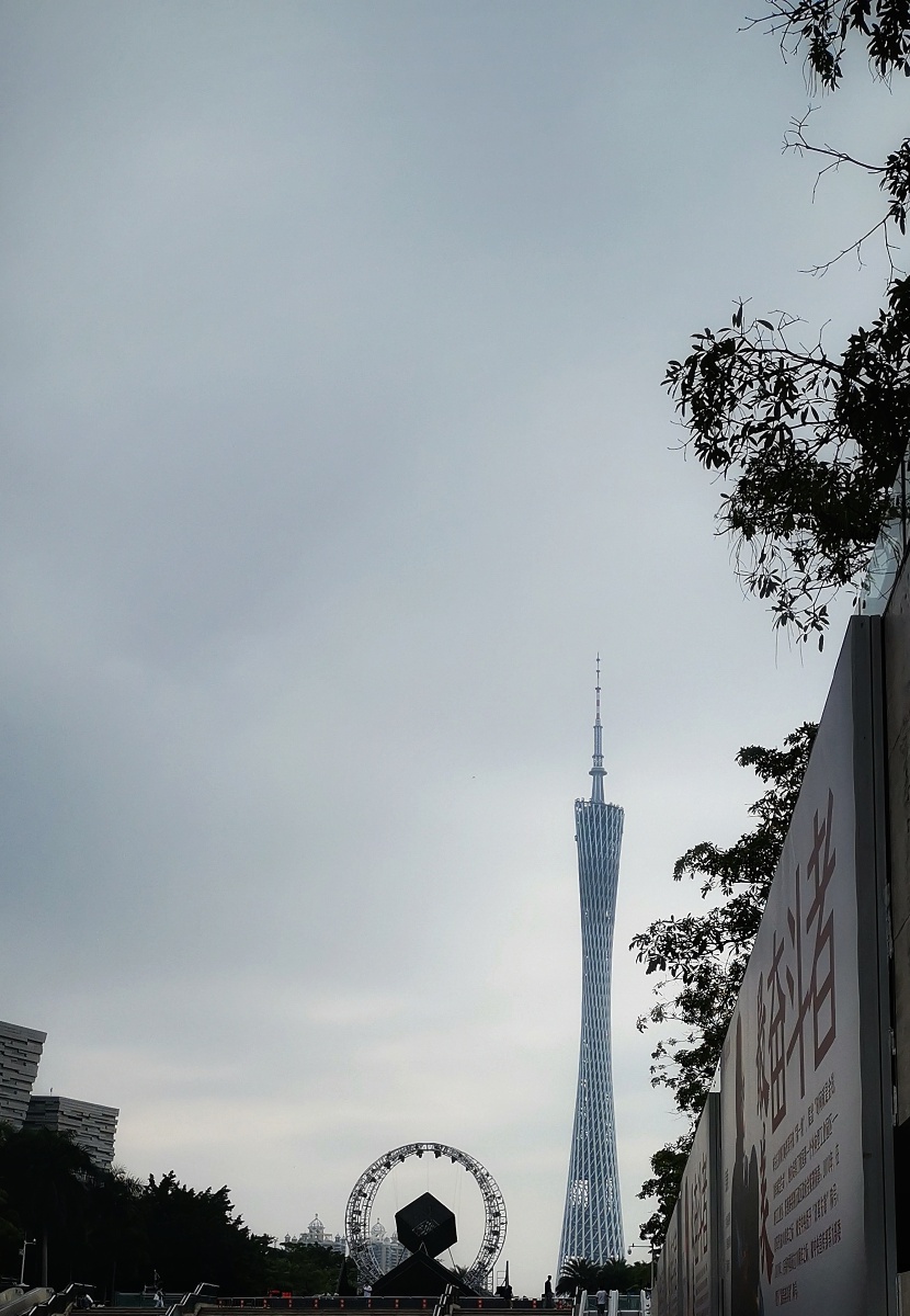 阴天的广州塔