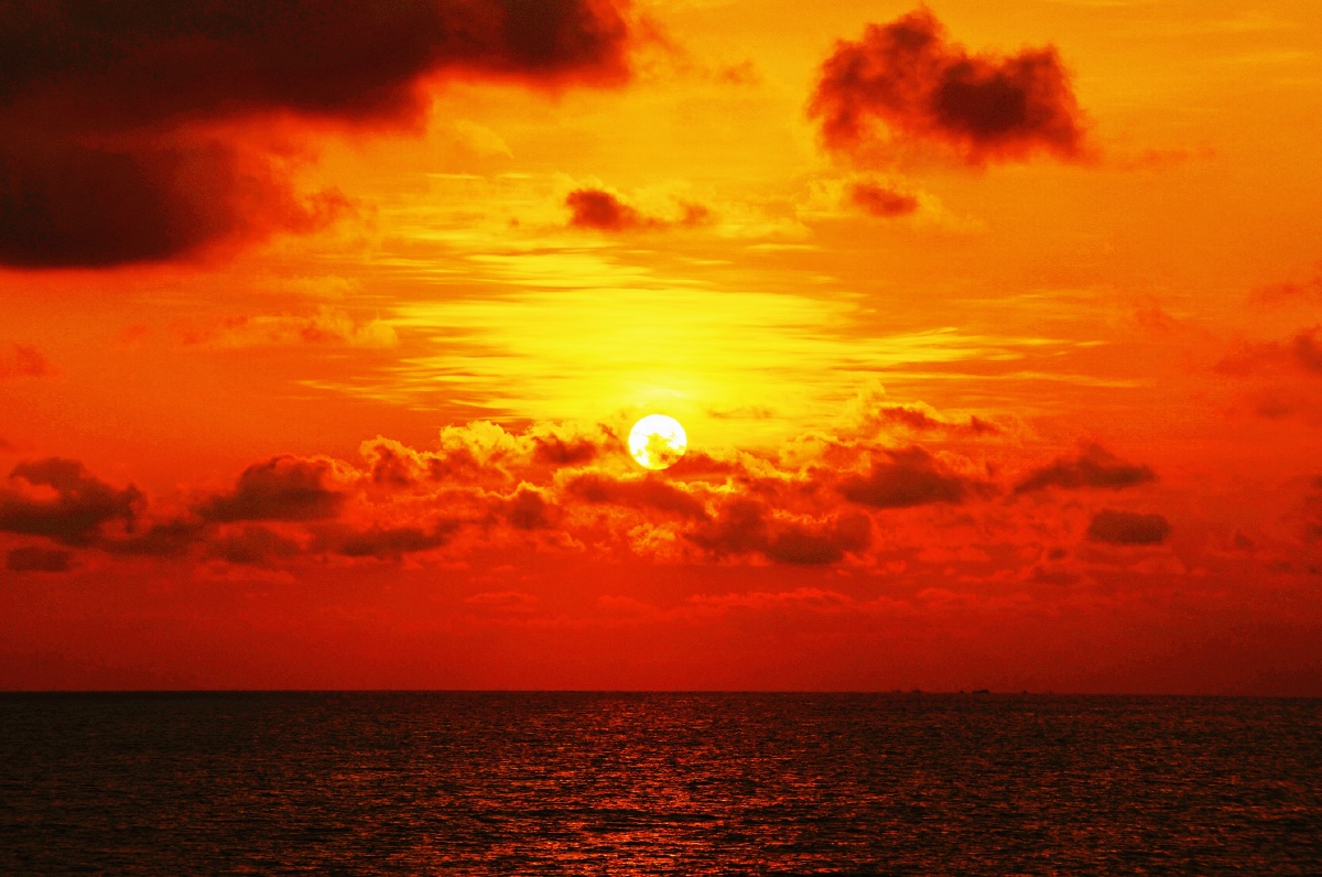 火红的海上夕阳