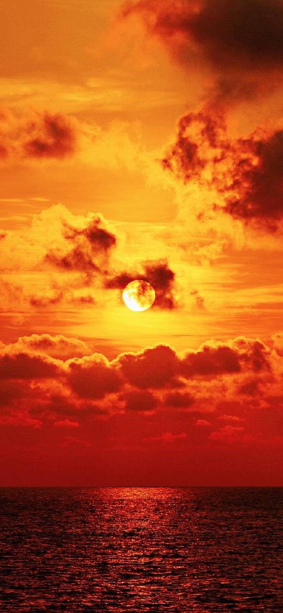 火红的海上夕阳