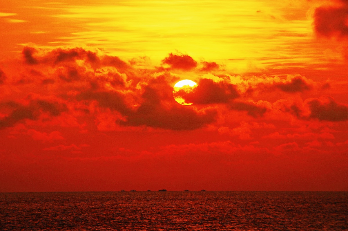 火红的海上夕阳